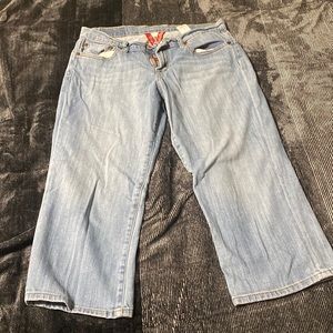 Lucky brand jean capris, peace sign on pocket, size 8/29